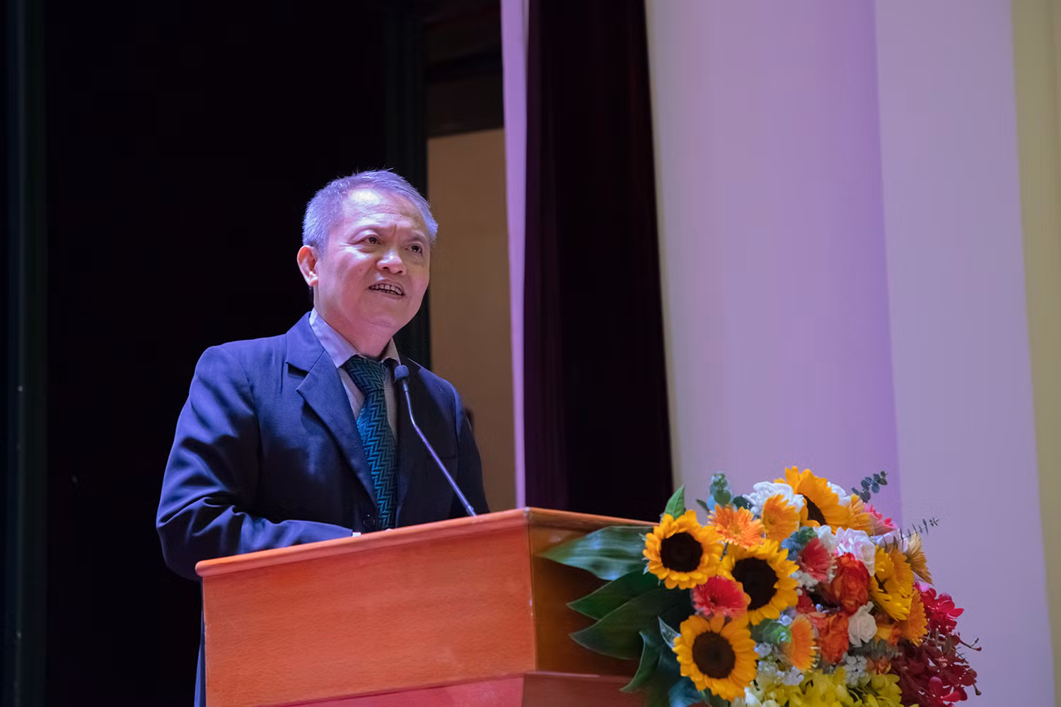 Hiệu trưởng Trường Đại học Y Dược Lê Ngọc Thành phát biểu tại buổi lễ. Hiệu trưởng Trường Đại học Y Dược Lê Ngọc Thành phát biểu tại buổi lễ.