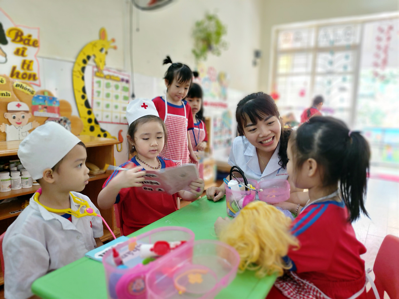 Nhà trường xây dựng môi trường giáo dục lấy trẻ làm trung tâm (Ảnh: Lã Tiến)