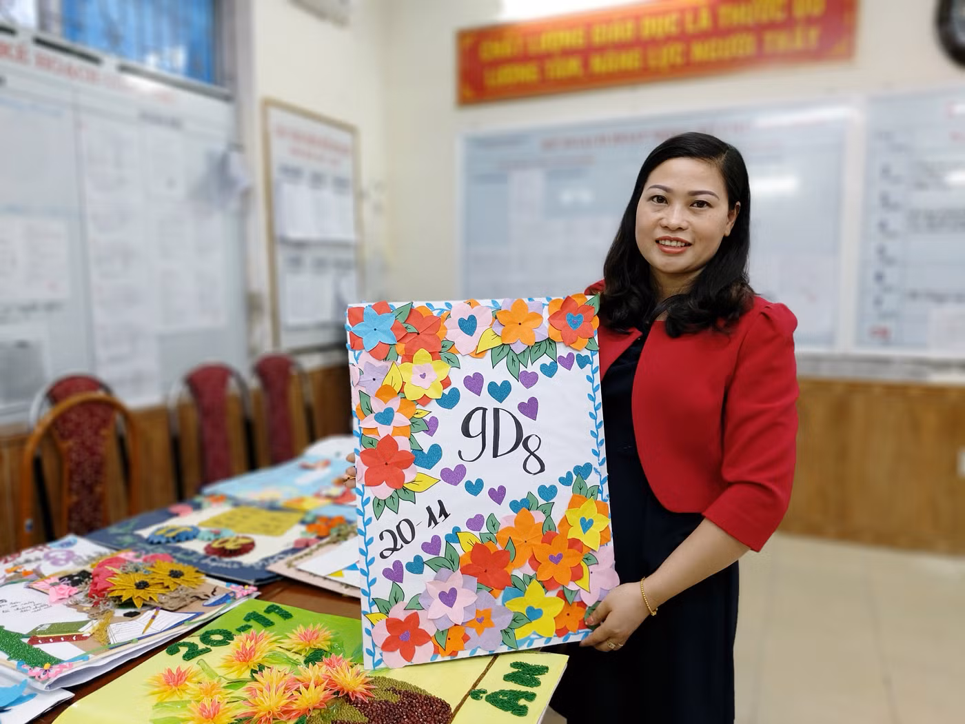 Tiết dạy Ngữ Văn của cô giáo Vũ Thị Ánh Tuyết luôn được các em học sinh chờ đợi (Ảnh: Lã Tiến)