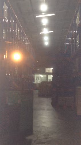 Bên trong nhà máy 3 triệu USD. Thực chất chỉ dùng làm 1 kho chứa hàng. Ảnh Hoàng Lan Bên trong nhà máy 3 triệu USD. Thực chất chỉ dùng làm 1 kho chứa hàng. Ảnh Hoàng Lan