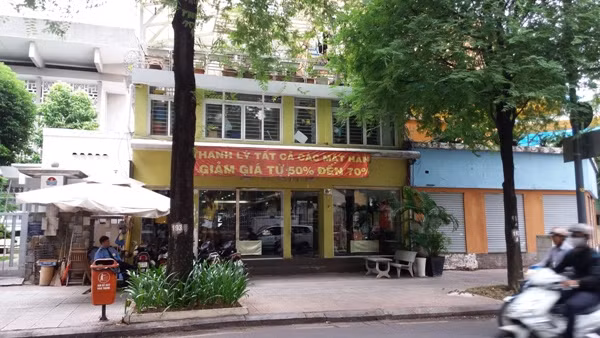 Do chính quyền chưa thực hiện đúng quy định pháp luật và trước sức ép của cơ quan chức năng và doanh nghiệp, việc kinh doanh của gia đình ông Thanh đã bị ảnh hưởng nghiêm trọng. Ảnh: Duy Phong.