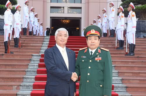 Bộ trưởng Quốc phòng Việt Nam Phùng Quang Thanh tiếp Bộ trưởng Quốc phòng Nhật Bản Nakatani. Ảnh: Hồng Pha.