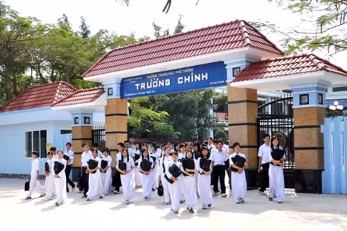 Trường trung học phổ thông Trường Chinh đã quyết định ngừng ôn tập hè cho học sinh (ảnh: website trường).