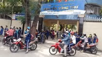 Học sinh Trường Nguyễn Công Trứ trong giờ tan trường học hè sáng ngày 5/7 (Ảnh: P.L) Học sinh Trường Nguyễn Công Trứ trong giờ tan trường học hè sáng ngày 5/7 (Ảnh: P.L)