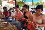 Nhiều địa phương bắt đầu tiến hành xét tuyển đặc cách giáo viên có đóng bảo hiểm xã hội. (Trong ảnh: giáo viên hợp đồng tại huyện Thăng Bình (Quảng Nam) cầu cứu cơ quan chức năng vì có nguy cơ bị dừng việc giảng dạy). Ảnh: T.P.