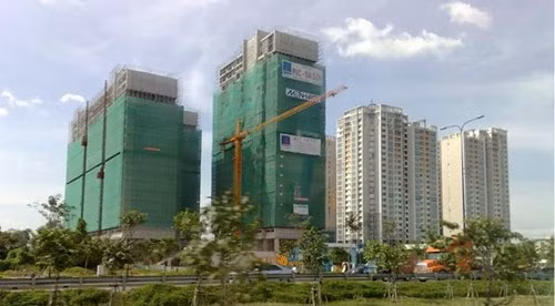 Dự án Petrolandmark đang xây dựng dang dở. Dự án Petrolandmark đang xây dựng dang dở.