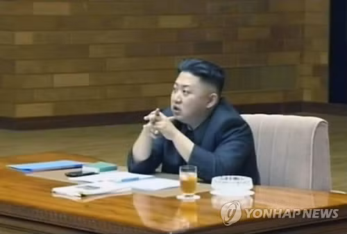 Nhà lãnh đạo Kim Jong-un chủ trì cuộc họp với các quan chức ngành công nghiệp sản xuất vũ khí Triều Tiên Nhà lãnh đạo Kim Jong-un chủ trì cuộc họp với các quan chức ngành công nghiệp sản xuất vũ khí Triều Tiên