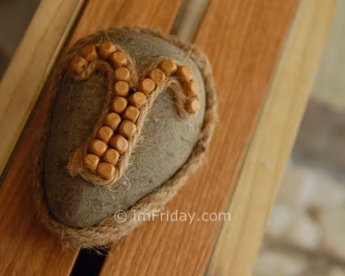 Bạch Dương (21/3 - 19/4) Trong giữa rất nhiều sự lựa chọn ở nhiều khía cạnh khác nhau trong cuộc sống dành cho bạn trong ngày hôm nay, hãy chọn ra 1 hoặc 2 cái bạn mong muốn nhất và khả năng đem đến thành công và tiến triển cho bạn nhiều nhất. Đừng tham lam mà ôm hết vào nhé, bạn sẽ càng thêm rối bời và chẳng biết phải bắt đầu từ đâu, làm gì trước tiên đâu.