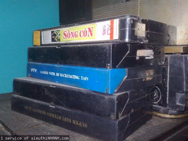 Nói đến phim ảnh là nói đến những chiếc băng cassette to, dày. Chúng có thể ghi đi ghi lại nhiều lần. Và các thể loại phim mà hầu như đứa trẻ nào cũng thích: phim hành động Mỹ, Hồng Kông (Trung Quốc)...