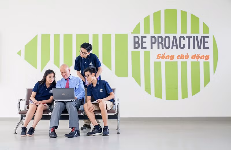 Tác giả chương trình “Kỹ năng thế kỷ 21” của Vinschool là Tiến sĩ Lance G. King, tác giả của các đầu sách kỹ năng hiện đang được giảng dạy tại 4.655 trường thuộc hệ thống IB (các trường tú tài Quốc tế) ở hơn 160 quốc gia - ảnh nguồn: Vinschool
