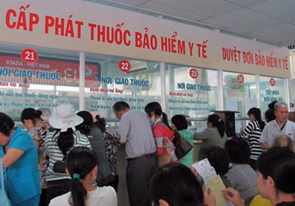 Việc Bảo hiểm xã hội tỉnh Hà Tĩnh ra Thông báo số 718/BHXH ngày 24/7/2017 yêu cầu người dân Hà Tĩnh đi khám chữa bệnh bảo hiểm y tế tại Nghệ An phải tự thanh toán chi phí khám chữa bệnh với cơ sở y tế và mang hóa đơn chứng từ về thanh toán trực tiếp tại cơ quan bảo hiểm xã hội thuộc tỉnh Hà Tĩnh được cho là trái Luật Bảo hiểm y tế - ảnh minh họa/ nguồn Bảo hiểm xã hội Việt Nam. Việc Bảo hiểm xã hội tỉnh Hà Tĩnh ra Thông báo số 718/BHXH ngày 24/7/2017 yêu cầu người dân Hà Tĩnh đi khám chữa bệnh bảo hiểm y tế tại Nghệ An phải tự thanh toán chi phí khám chữa bệnh với cơ sở y tế và mang hóa đơn chứng từ về thanh toán trực tiếp tại cơ quan bảo hiểm xã hội thuộc tỉnh Hà Tĩnh được cho là trái Luật Bảo hiểm y tế - ảnh minh họa/ nguồn Bảo hiểm xã hội Việt Nam.