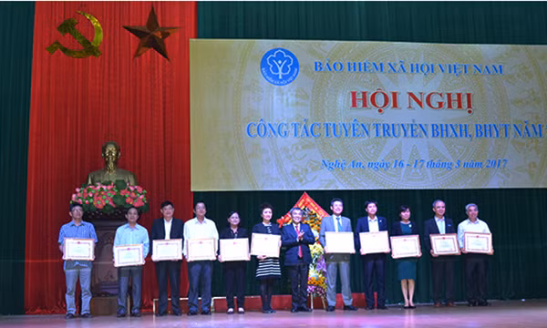 Phó Chủ tịch thường trực Ủy ban nhân dân tỉnh Nghệ An Lê Xuân Đại phát biểu tại Hội nghị - ảnh nguồn Bảo hiểm xã hội Việt Nam