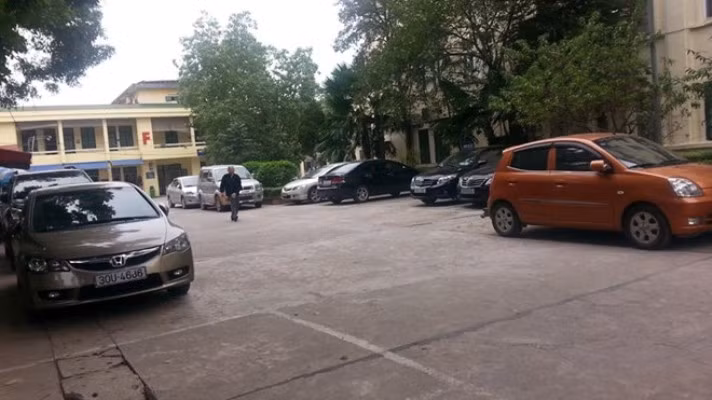 Khu vực bác sĩ Tường hay để xe ở trong bệnh viện E.