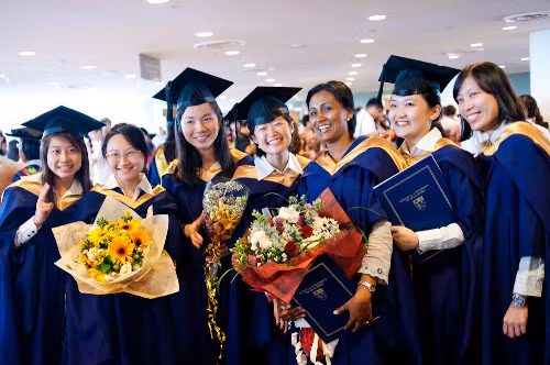 Từ năm 1999 đến nay, đã có hơn 1.000 sinh viên Việt Nam đã và đang học tập tại NUS. Từ năm 1999 đến nay, đã có hơn 1.000 sinh viên Việt Nam đã và đang học tập tại NUS.