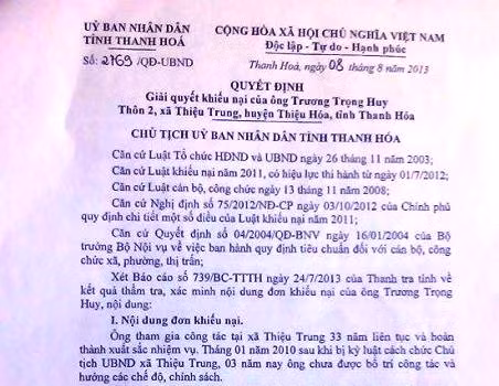 Cán bộ không đủ chuẩn vẫn bố trí công chức là do "bị cấp trên ép xuống" (GDVN) - Lãnh đạo huyện Thiệu Hóa khẳng định, việc bố trí công chức cho ông Trương Trọng Huy không đúng quy định là do “huyện bị cấp trên ép buộc”.
