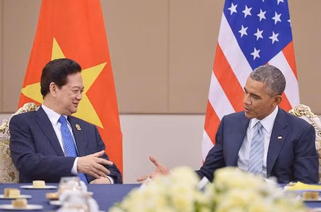 Thủ tướng Nguyễn Tấn Dũng và Tổng thống Mỹ Barack Obama bên lề hội nghị thượng đỉnh Đông Á tại Naypyidaw, Myanmar.