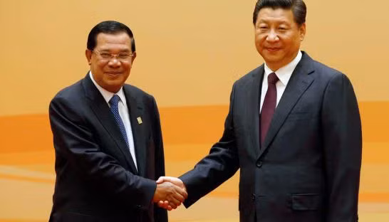 Thủ tướng Campuchia Hun Sen và Chủ tịch Trung Quốc Tập Cận Bình.