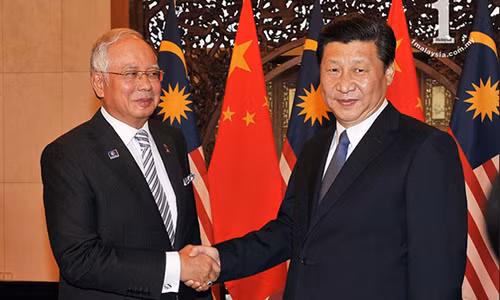 Thủ tướng Malaysia Najib Razak và Chủ tịch Trung Quốc Tập Cận Bình. Thủ tướng Malaysia Najib Razak và Chủ tịch Trung Quốc Tập Cận Bình.