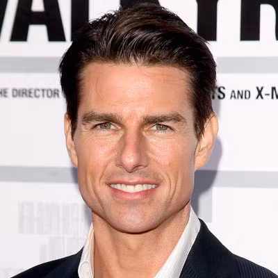 Năm 2008, Tom Cruise chải chuốt và bóng bẩy tại lễ ra mắt chính thức bộ phim “Valkyre” với mái tóc hất ngược lịch lãm. Năm 2008, Tom Cruise chải chuốt và bóng bẩy tại lễ ra mắt chính thức bộ phim “Valkyre” với mái tóc hất ngược lịch lãm.