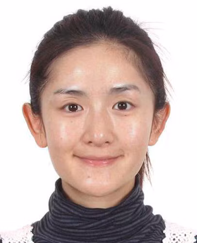 Nữ diễn viên, ca sĩ, MC Tạ Na, sinh ngày 6/5/1981 tại Tứ Xuyên.