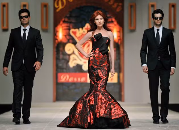 Năm 2010, là một trong 10 điệp viên nằm vùng của Nga ở Mỹ bị bắt tháng 6, Anna Chapman cùng với các đồng nghiệp đã được trả về Nga. Sau nhiều thăng trầm, nữ điệp viên xinh đẹp xuất hiện với vai trò người mẫu thời trang. Xem thêm: Sao "đỏm dáng" với thời trang "phi giới tính" Năm 2010, là một trong 10 điệp viên nằm vùng của Nga ở Mỹ bị bắt tháng 6, Anna Chapman cùng với các đồng nghiệp đã được trả về Nga. Sau nhiều thăng trầm, nữ điệp viên xinh đẹp xuất hiện với vai trò người mẫu thời trang. Xem thêm: Sao "đỏm dáng" với thời trang "phi giới tính"