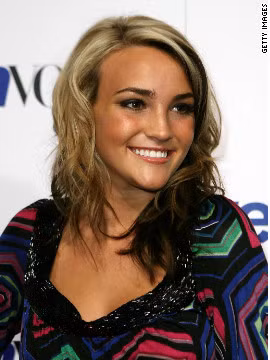 Sau khi công khai tình yêu của mình thì cô em ruột của nữ ca sĩ Spritney Spears là Jamie Lynn Spears cũng đã bị phát hiện mang thai khi 16 tuổi và kết hôn với “ông bố trẻ con” và là bạn trai lâu năm Casey Aldridge, thế nhưng người ta chưa kịp nghe tiếng chuông nhà thờ vang lên trong lễ kết hôn của hai người thì đã hay tin họ sẽ rời việc này đến năm sau.