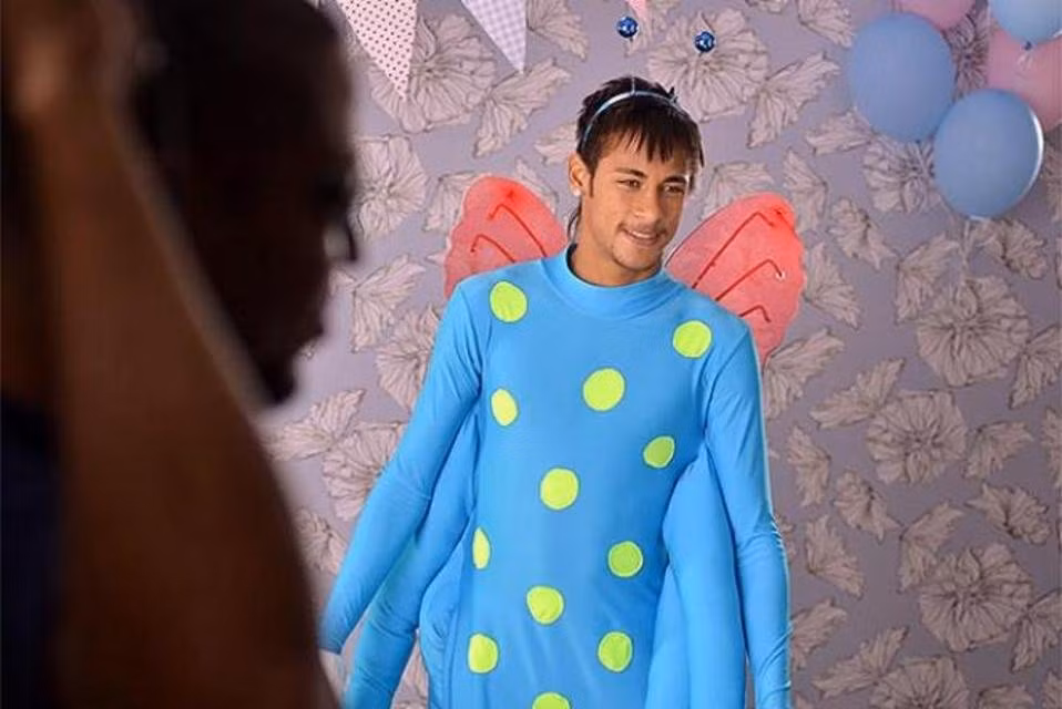 "Bướm" Neymar.