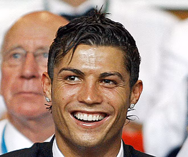 Đến Real, Ronaldo lại thay đổi kiểu tóc.