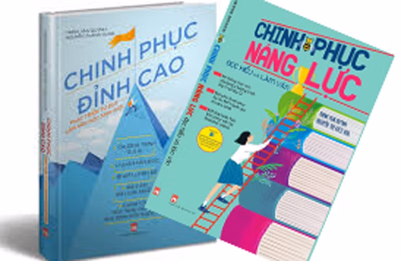 Hai cuốn sách vi phạm quyền tác giả bị dừng lưu hành. (Ảnh: H.L)