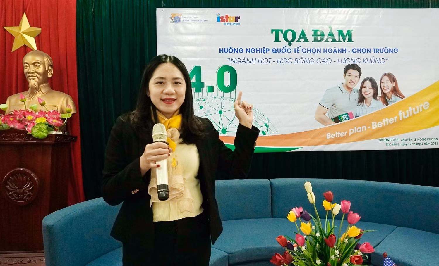 Bà Nguyễn Thu Bách - CEO của hệ thống iStar chia sẻ về các ngành hot tương lai. Bà Nguyễn Thu Bách - CEO của hệ thống iStar chia sẻ về các ngành hot tương lai.