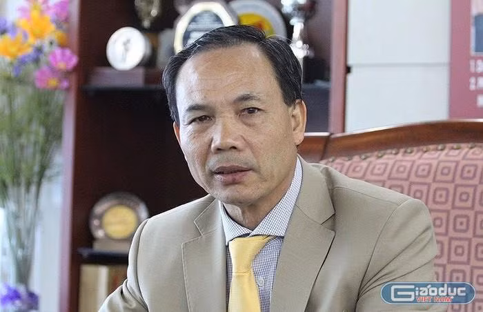 Tiến sĩ Nguyễn Tiến Luận - Hiệu trưởng Trường Đại học Nguyễn Trãi cho rằng, việc tuyển sinh tràn lan của nhiều trường đại học công lập không chỉ gây ra tình trạng thất nghiệp do cử nhân yếu kém nhiều kỹ năng mà còn làm “sa mạc hóa” các trường ngoài công lập. Ảnh: NQ.