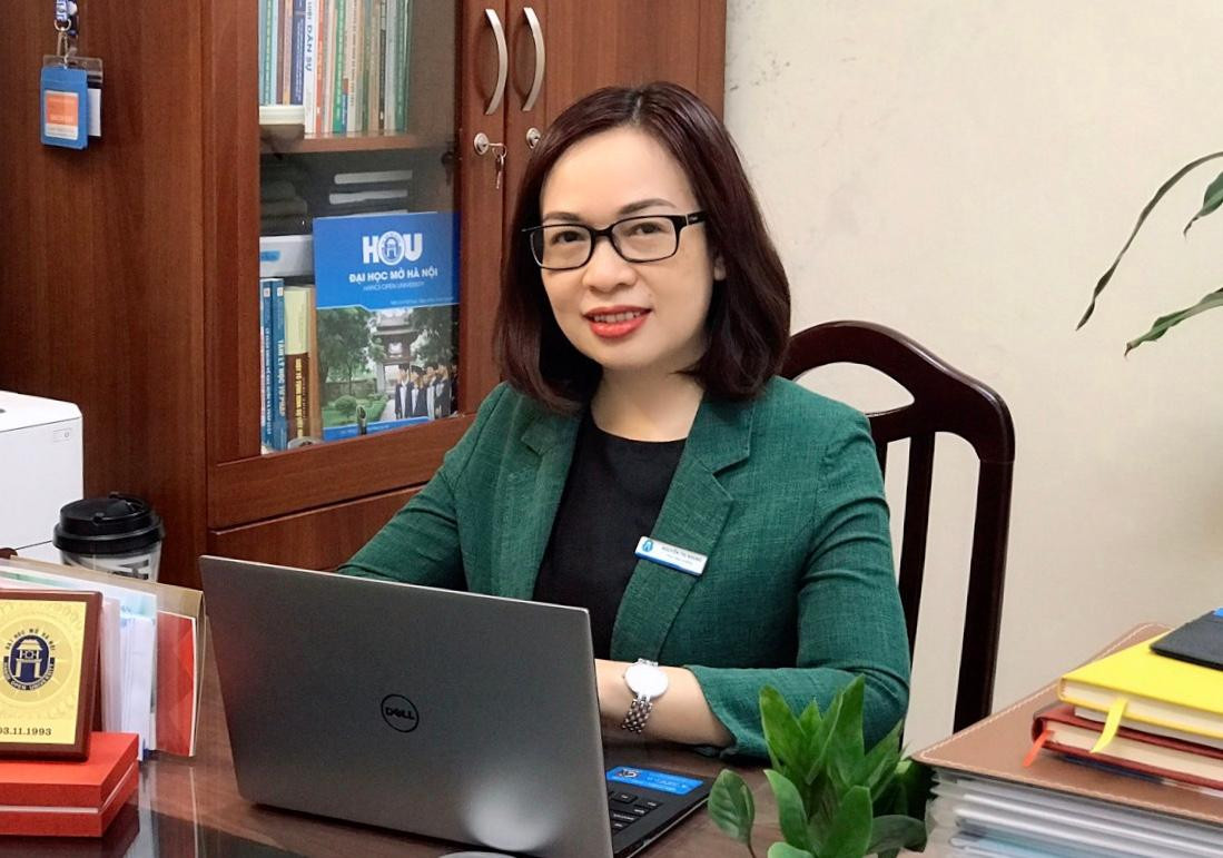 Phó Giáo sư, Tiến sĩ Nguyễn Thị Nhung cho biết: “Nhà trường luôn có cơ chế hấp dẫn, cởi mở để cùng chia sẻ khát vọng và chung tay xây dựng nền giáo dục đại chúng, góp phần xây dựng xã hội học tập, học tập suốt đời”. Phó Giáo sư, Tiến sĩ Nguyễn Thị Nhung cho biết: “Nhà trường luôn có cơ chế hấp dẫn, cởi mở để cùng chia sẻ khát vọng và chung tay xây dựng nền giáo dục đại chúng, góp phần xây dựng xã hội học tập, học tập suốt đời”.