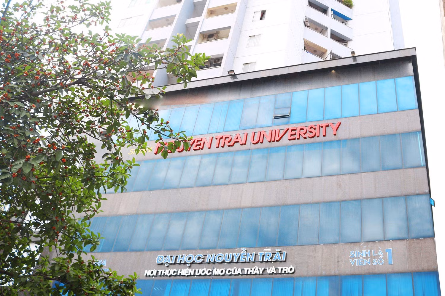 Đại học Nguyễn Trãi được hàng nghìn bạn trẻ yêu thích vì chương trình đào tạo có tính ứng dụng cao, thuận lợi cho quá trình tìm việc sau khi tốt nghiệp.