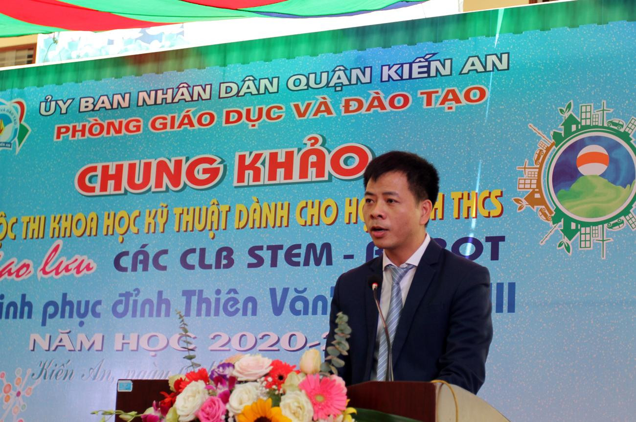 Ông Vũ Xuân Phúc, Trưởng phòng Giáo dục và Đào tạo quận Kiến An (Ảnh: Lã Tiến)