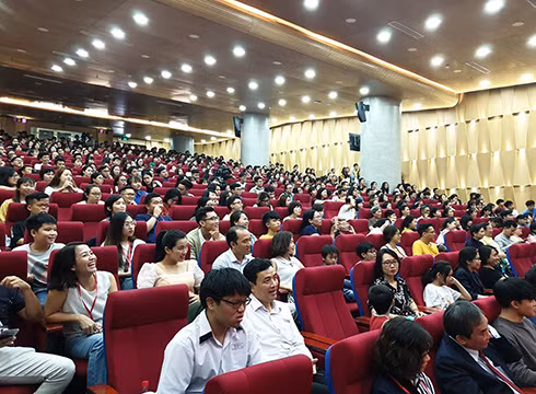 Học sinh, sinh viên Thành phố Hồ Chí Minh hào hứng giao lưu với các Siêu trí tuệ Việt Nam (ảnh: P.L)