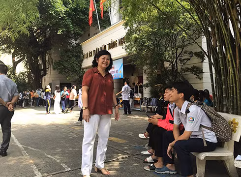 CôTrị đã có kinh nghiệm gần 30 năm làm giám thị ở Trường Bùi Thị Xuân (ảnh: P.L) CôTrị đã có kinh nghiệm gần 30 năm làm giám thị ở Trường Bùi Thị Xuân (ảnh: P.L)