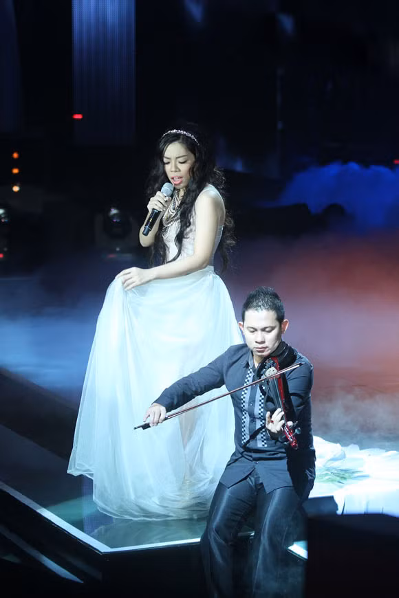Hà Linh trong livehow 7 của Giọng Hát Việt 2013 Hà Linh trong livehow 7 của Giọng Hát Việt 2013