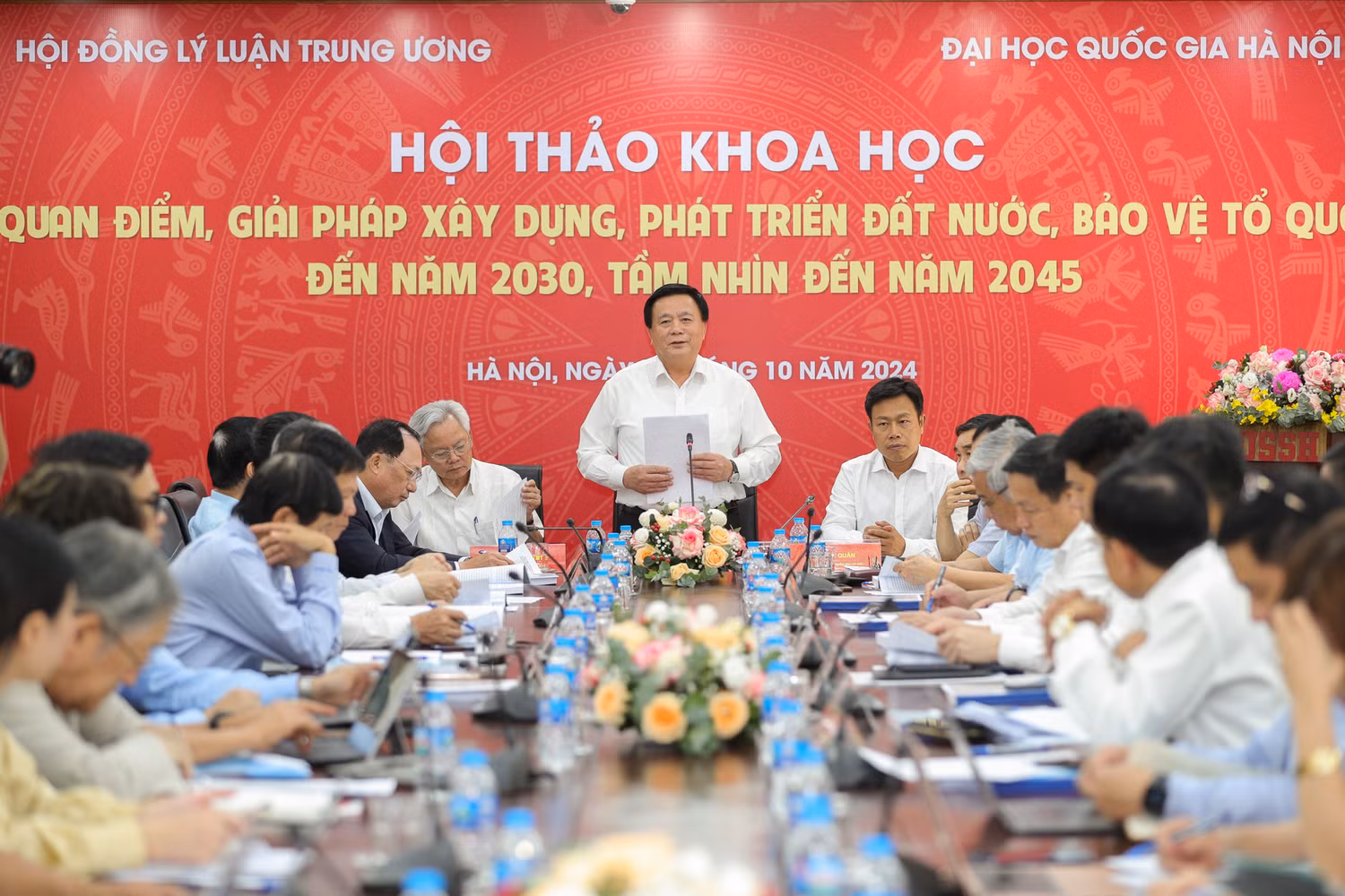 VNU - Hoi thao khoa hoc (Hoi dong Ly luan Trung uong) 1.jpg