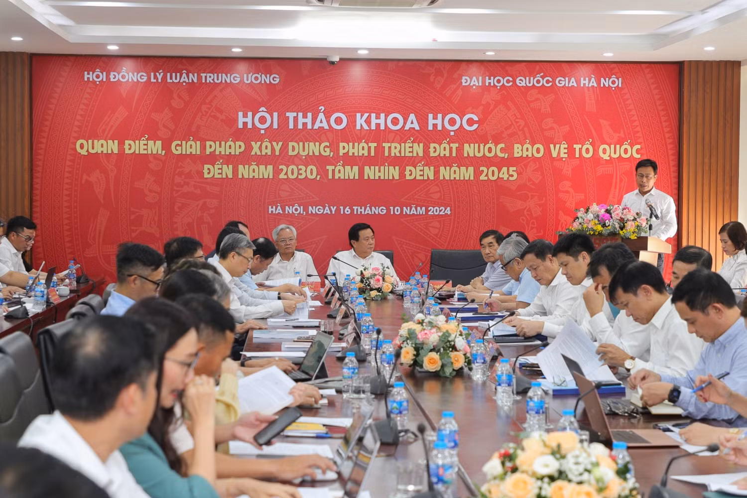 VNU - Hoi thao khoa hoc (Hoi dong Ly luan Trung uong).jpg