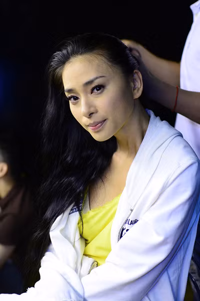 Ngô Thanh Vân sinh ngày 26 /2/1979 nổi tiếng với hình ảnh trong một spot quảng cáo xe gắn máy với câu nói “Are you stylish?” và từng đăng quang HH phụ nữ Việt Nam qua ảnh.