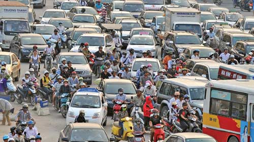 Bộ GTVT: Phí chưa tăng là "chưa phù hợp", Tin tức trong ngày, thu phi xe, bo truong gtvt, thu phi o to xe may, giao thong, un tac giao thong, giam un tac giao thong, thu phi han che phuong tien ca nhan, nguoi tham gia giao thong, chu so huu xe, VAMA, bo GTVT, Dinh La Thang, tin tuc
