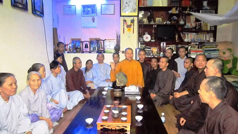 Họp mặt các tăng, ni, phật tử tại chùa Vạn Đức Họp mặt các tăng, ni, phật tử tại chùa Vạn Đức