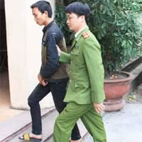 Dẫn giải đối tượng trong một vụ buôn người.