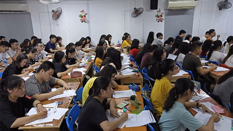 Tình trạng dạy thêm, học thêm ở một số địa phương đang được mở tràn lan (Ảnh minh họa: Vietnamnet) Tình trạng dạy thêm, học thêm ở một số địa phương đang được mở tràn lan (Ảnh minh họa: Vietnamnet)