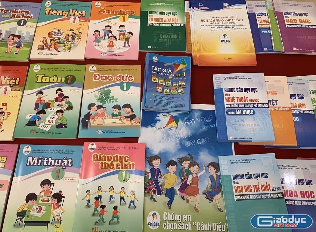 Hướng dẫn lựa chọn sách giáo khoa của Bộ sẽ làm tăng áp lực cho các nhà trường (Ảnh minh họa: Thùy Linh) Hướng dẫn lựa chọn sách giáo khoa của Bộ sẽ làm tăng áp lực cho các nhà trường (Ảnh minh họa: Thùy Linh)