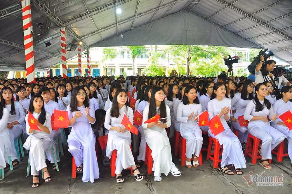 Học sinh bước vào học chính thức sau khai giảng sẽ tạo cho các em sự thích thú (Ảnh minh họa: Báo Vietnamnet) Học sinh bước vào học chính thức sau khai giảng sẽ tạo cho các em sự thích thú (Ảnh minh họa: Báo Vietnamnet)