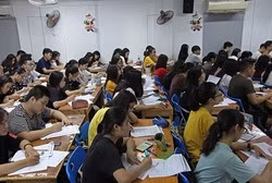 Việc dạy thêm, học thêm đang khiến cho nhiều phụ huynh ngao ngán (Ảnh minh họa: Vietnamnet)