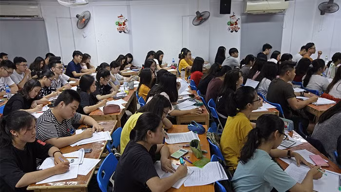 Bức tranh dạy thêm hiện nay vẫn khá phức tạp (Ảnh minh họa: Báo Vietnamnet) Bức tranh dạy thêm hiện nay vẫn khá phức tạp (Ảnh minh họa: Báo Vietnamnet)