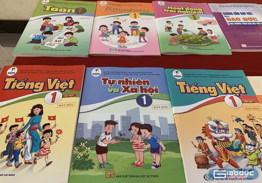 Có người dùng quyền uy để định hướng cho các nhà trường chọn sách giáo khoa?