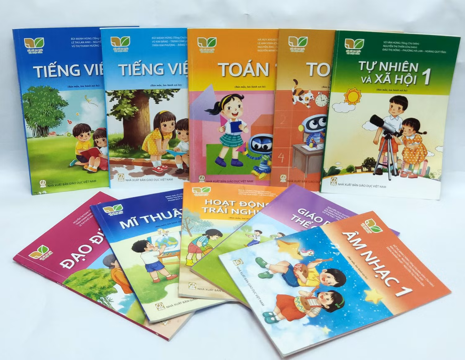 Sách giáo khoa mới vừa được công bố giá cao hơn nhiều giá sách hiện hành (Ảnh minh họa: Nhà xuất bản Giáo dục Việt Nam) Sách giáo khoa mới vừa được công bố giá cao hơn nhiều giá sách hiện hành (Ảnh minh họa: Nhà xuất bản Giáo dục Việt Nam)